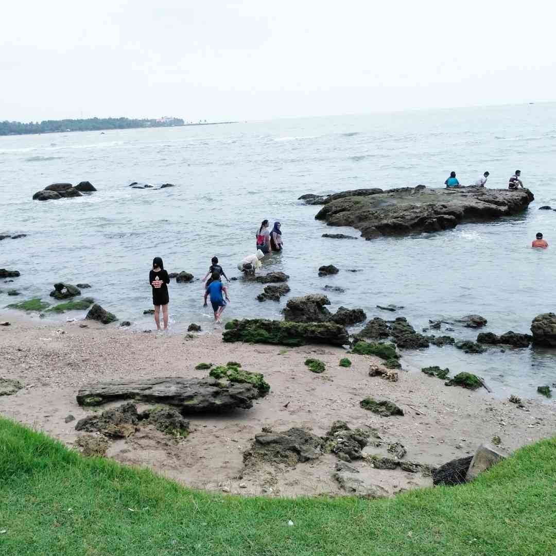 Pantai Di Anyer Yang Sepi - Homecare24
