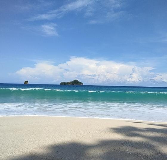 Pemandangan Indah Pantai Sendiki