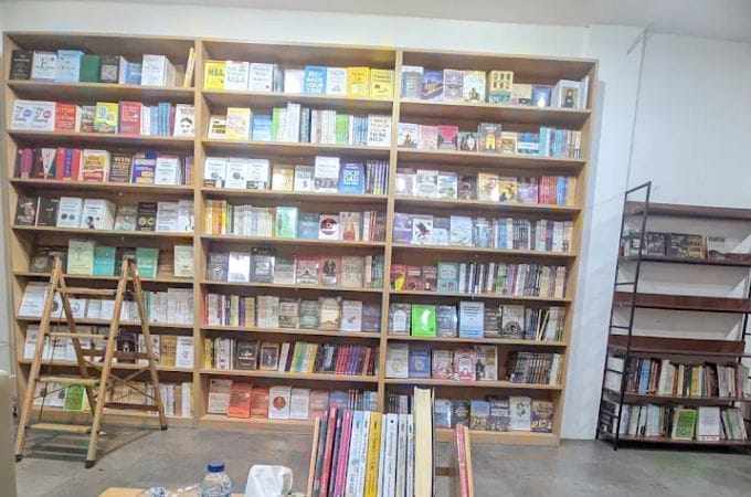 Review Bukupreneur Bogor, Kecil Tempatnya, Lengkap Koleksinya!